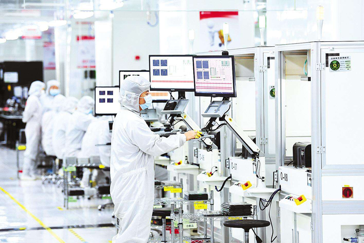 電子潔凈車間的圖片 電子潔凈車間的圖片